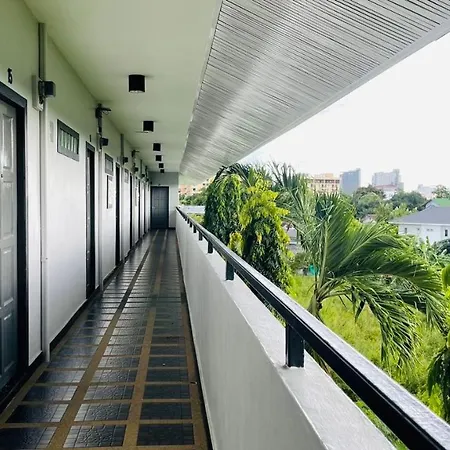 Del Max Resort Pattaya Exterior photo